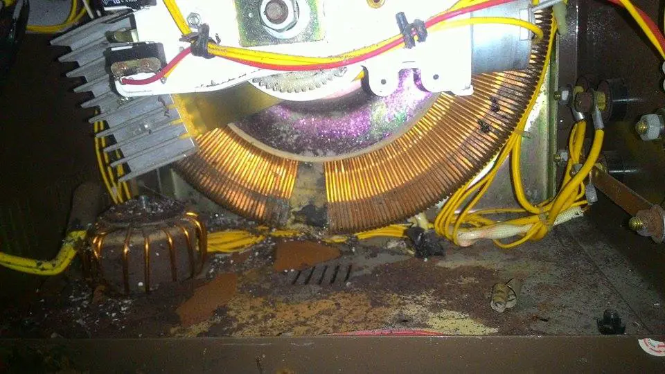 Máy ổn áp LiOA cũ rất khó bảo trì và sửa chữa
